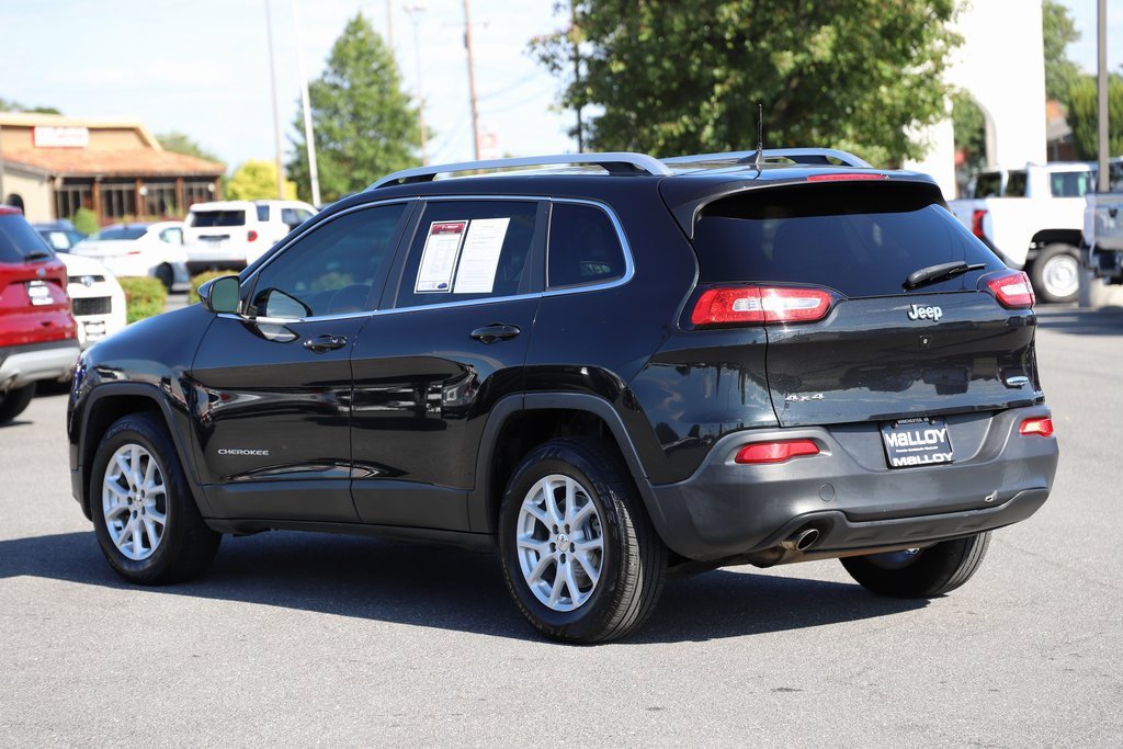 2016 Jeep Cherokee Latitude photo 2