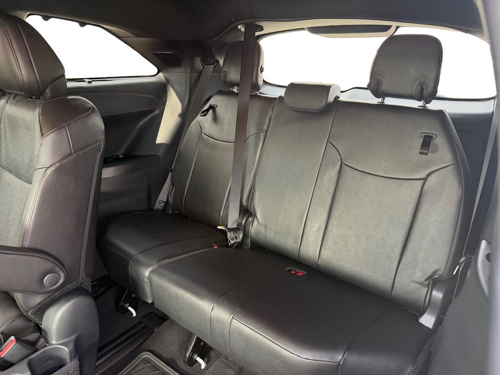 2025 Toyota Sienna 16