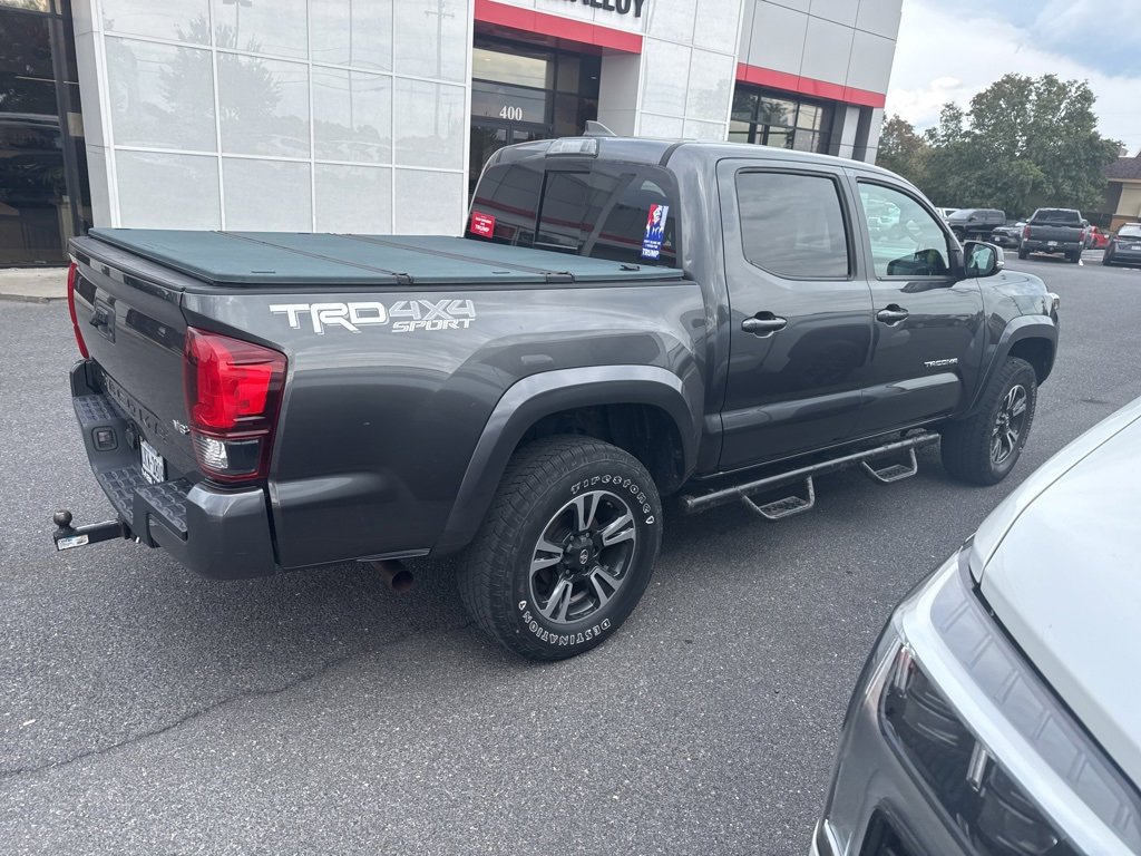 2018 Toyota Tacoma TRD Sport photo 2