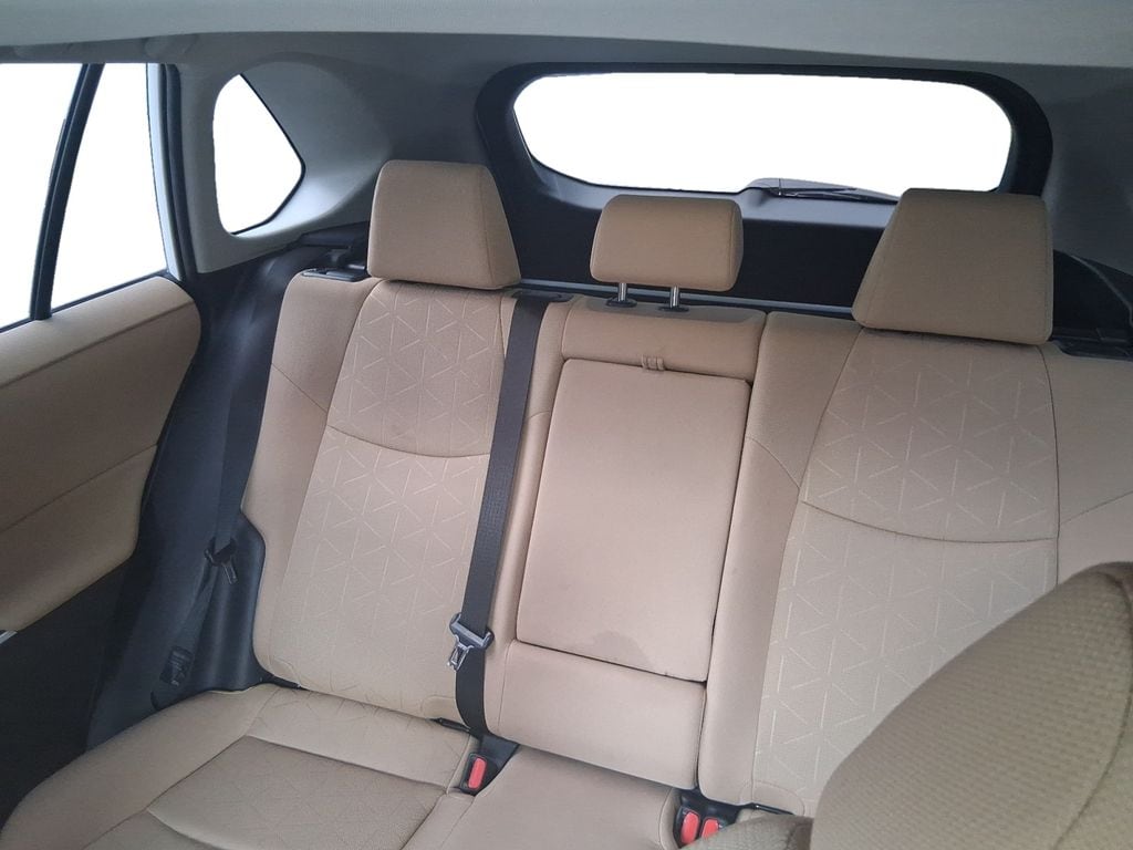 2025 Toyota RAV4 XLE - Photo 16