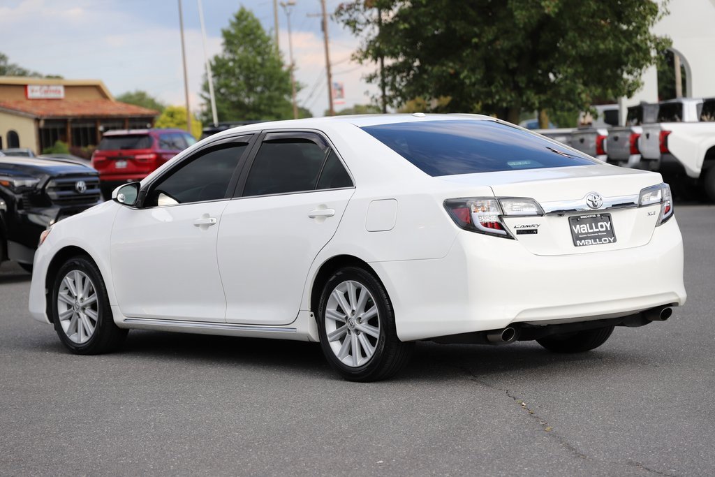 2014 Toyota Camry XLE photo 2