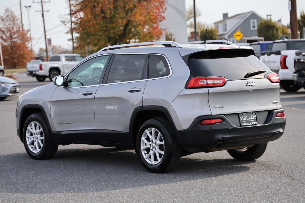 2016 Jeep Cherokee Latitude photo 2