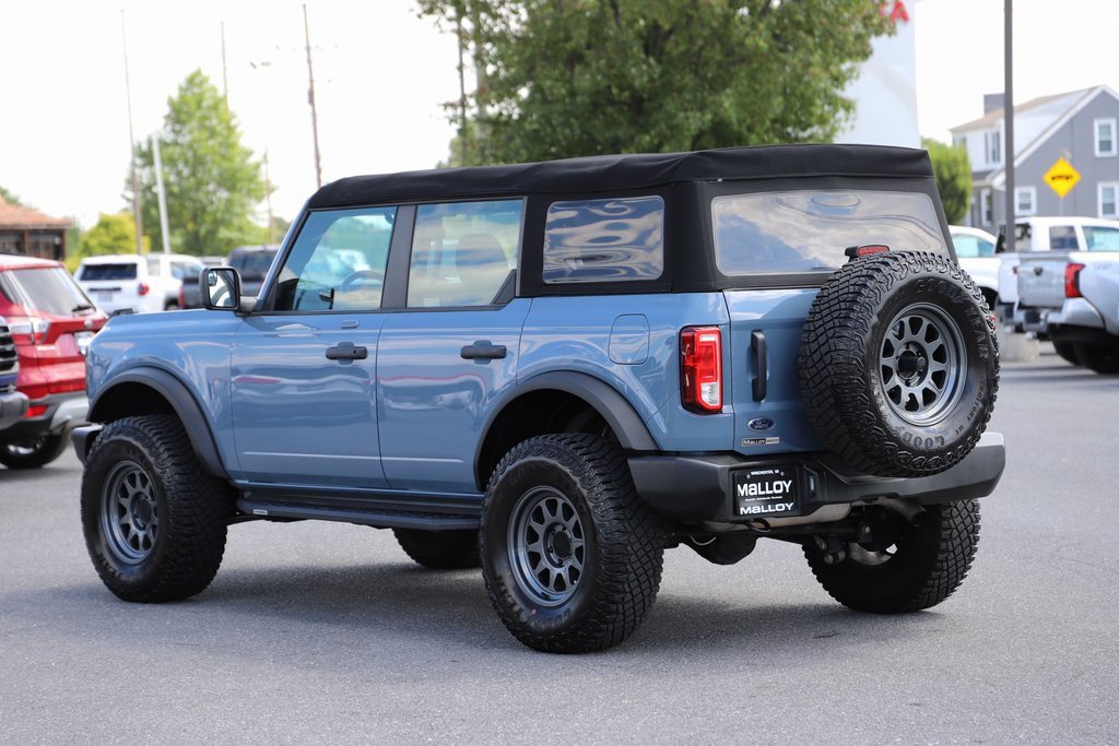 2023 Ford Bronco Base photo 2