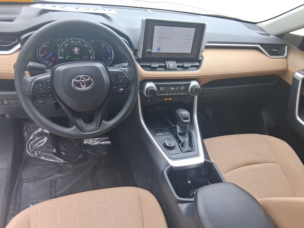 2025 Toyota RAV4 XLE - Photo 12
