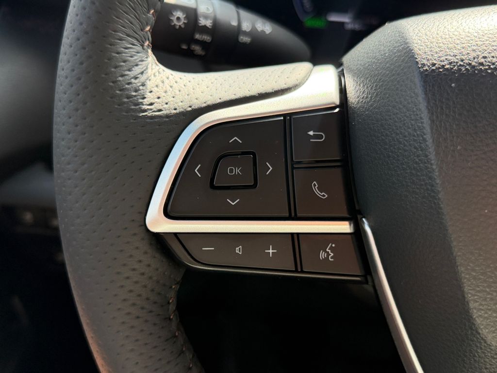 2025 Toyota Sienna 23