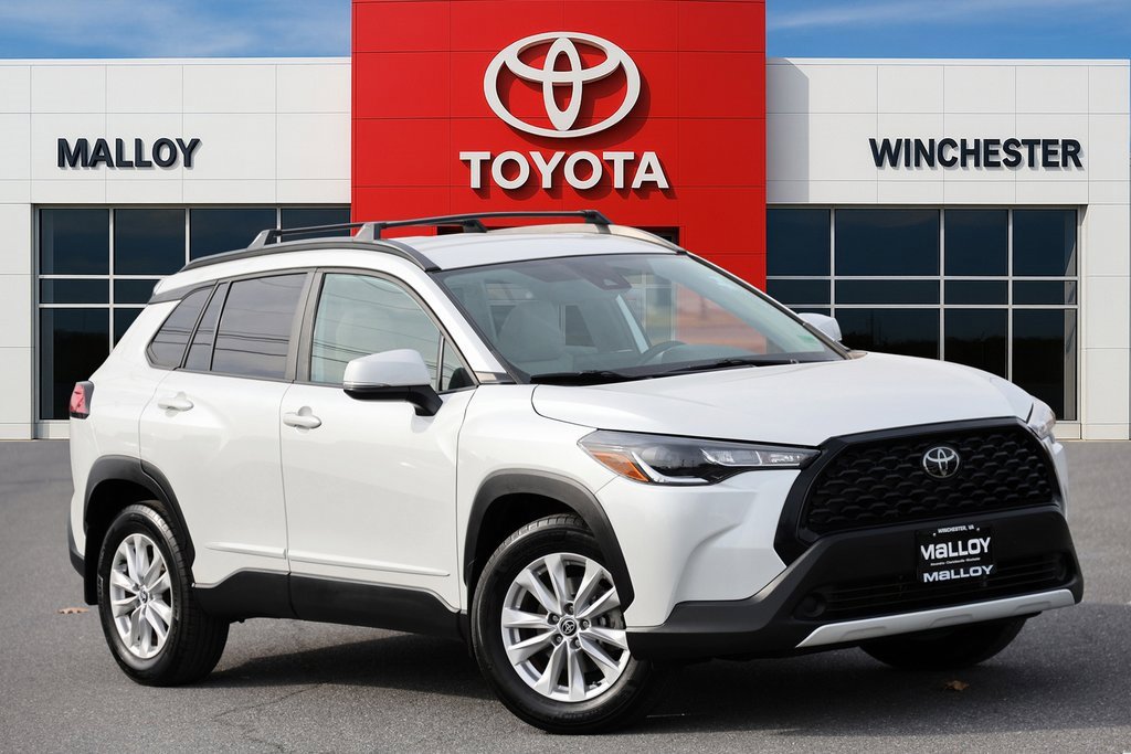 2022 Toyota Corolla Cross LE's photo