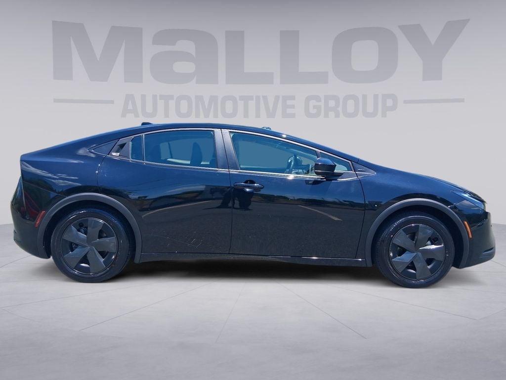 2025 Toyota Prius LE - Photo 6