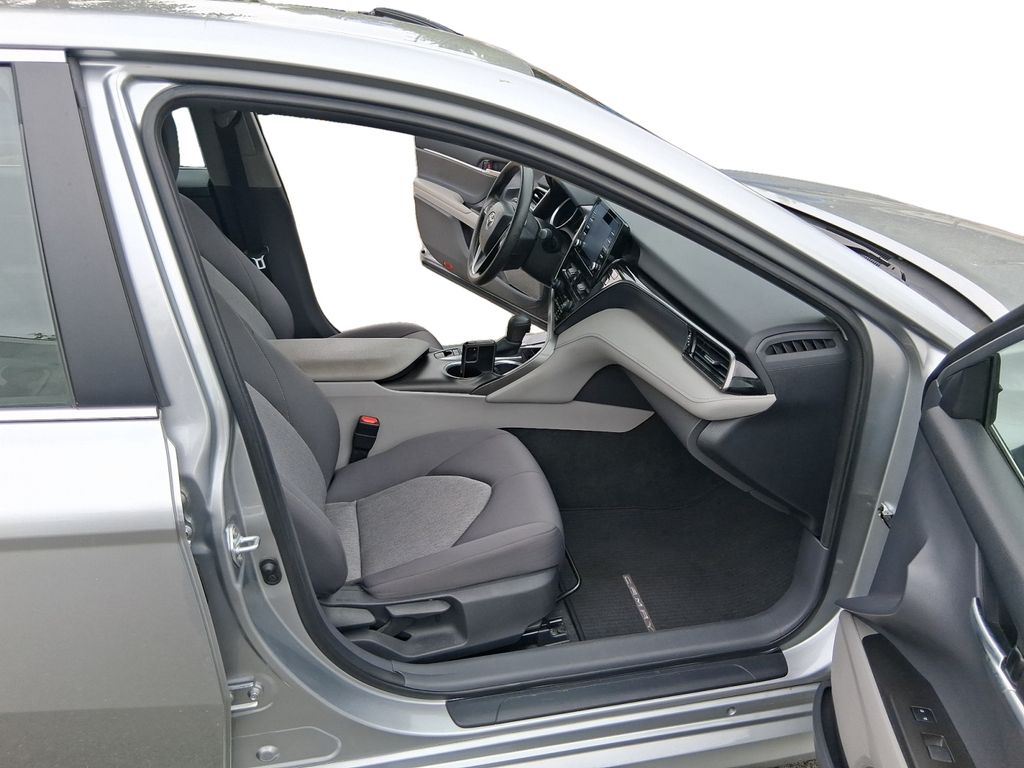 2022 Toyota Camry LE - Photo 17