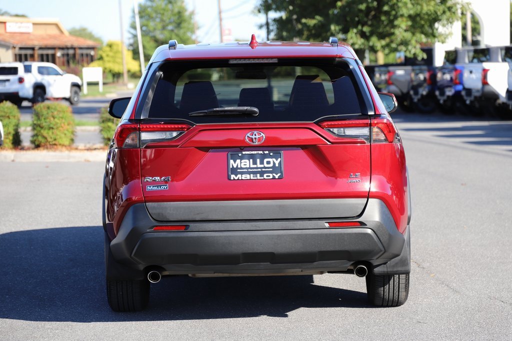 2021 Toyota RAV4 LE photo 2