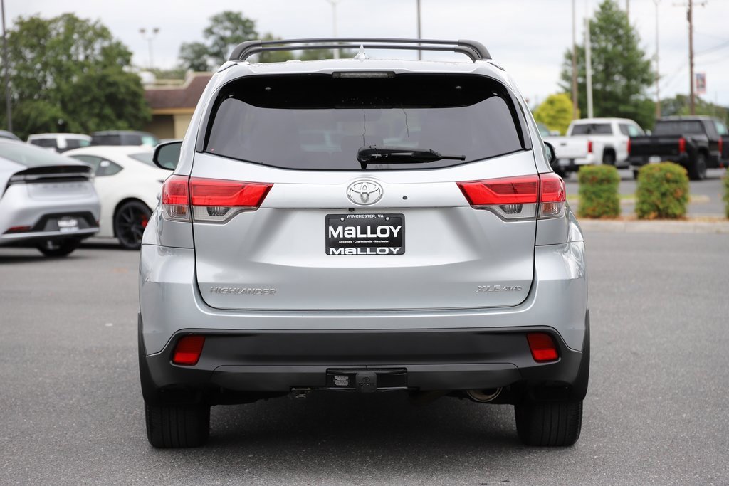2019 Toyota Highlander XLE photo 2