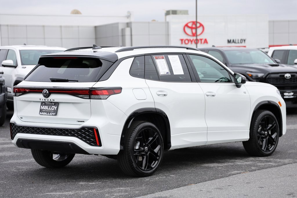 2025 Volkswagen Tiguan SE R-Line Black photo 2