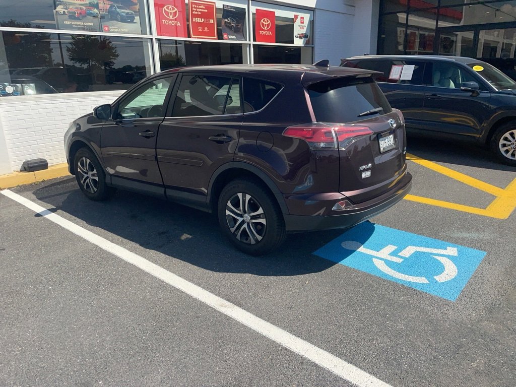 2018 Toyota RAV4 LE photo 2