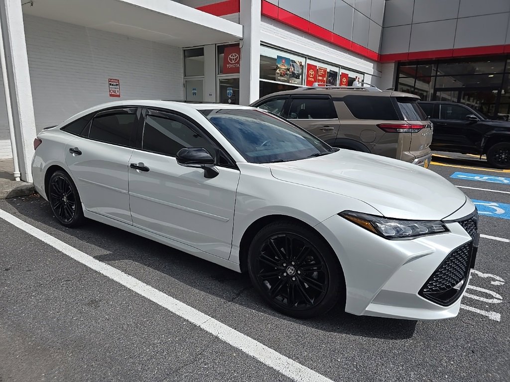 2022 Toyota Avalon Hybrid XSE photo 2