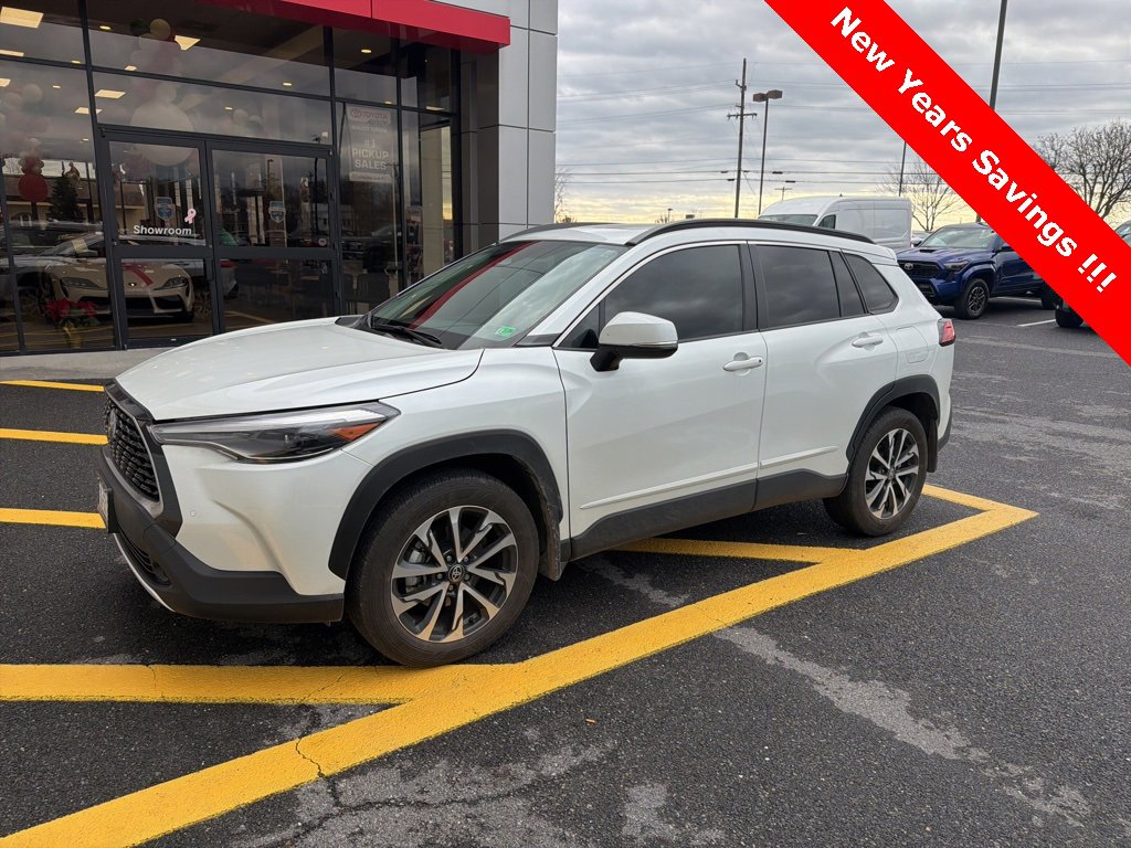 2024 Toyota Corolla Cross XLE's photo