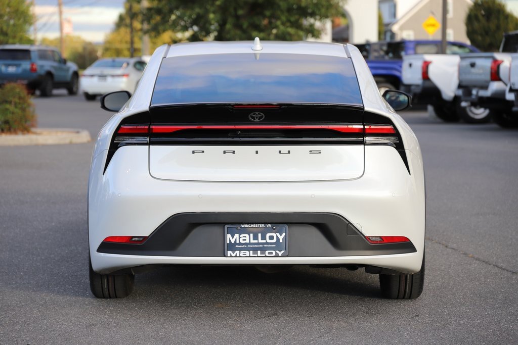 2023 Toyota Prius LE photo 2