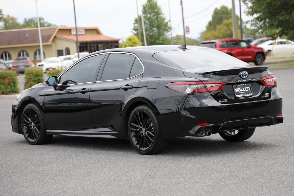 2022 Toyota Camry Hybrid XSE photo 2