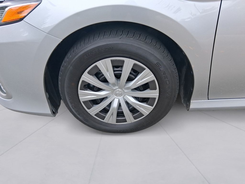 2022 Toyota Camry LE - Photo 9