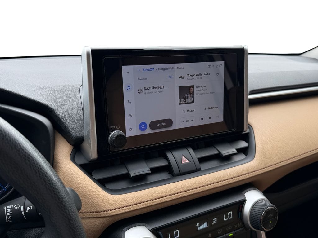 2025 Toyota RAV4 XLE - Photo 20