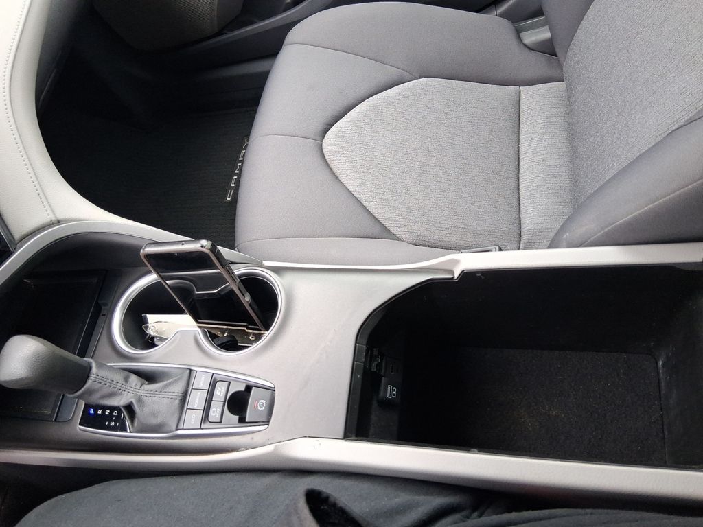 2022 Toyota Camry LE - Photo 22