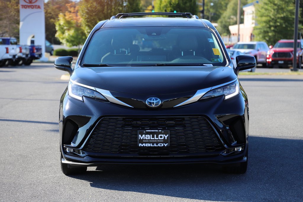 2022 Toyota Sienna XSE photo 3