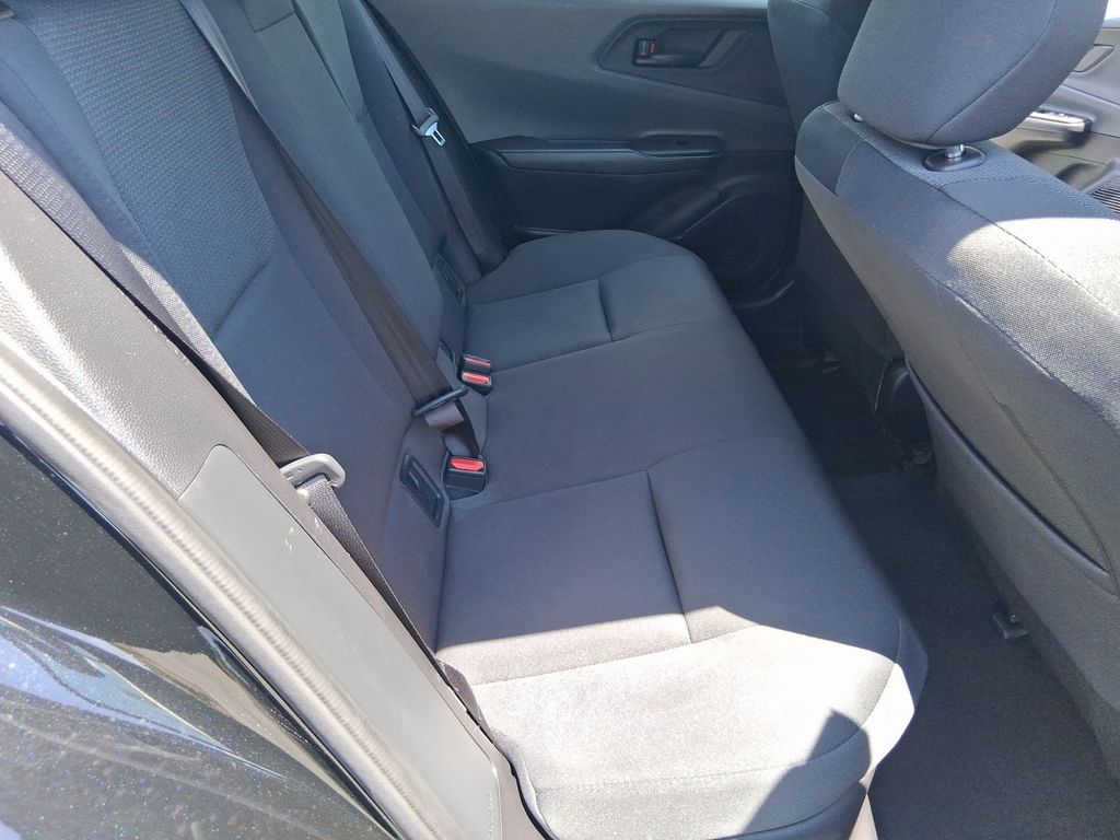 2025 Toyota Prius LE - Photo 18