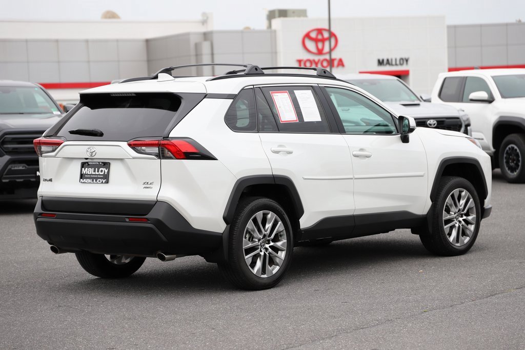 2023 Toyota RAV4 XLE Premium photo 3