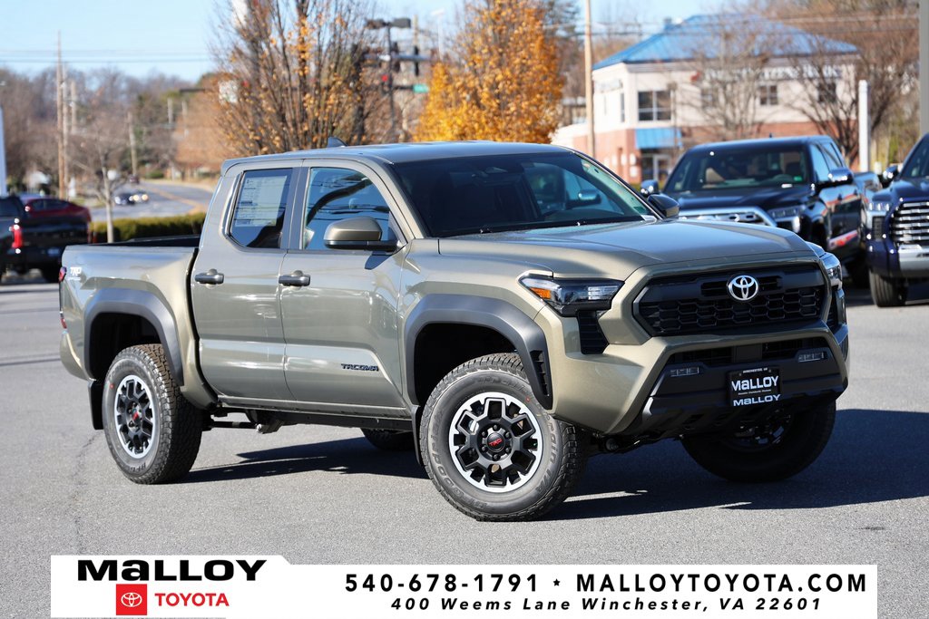 2025 Toyota Tacoma SR5's photo