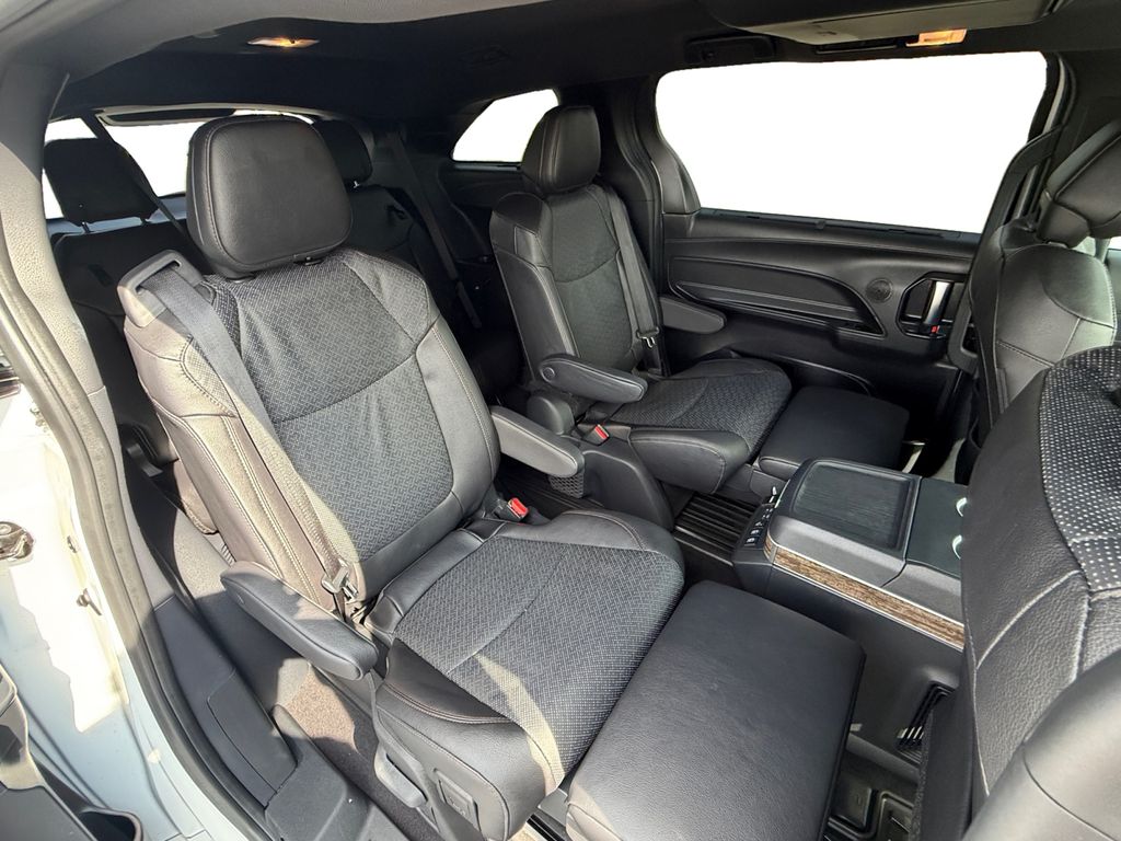 2025 Toyota Sienna 18