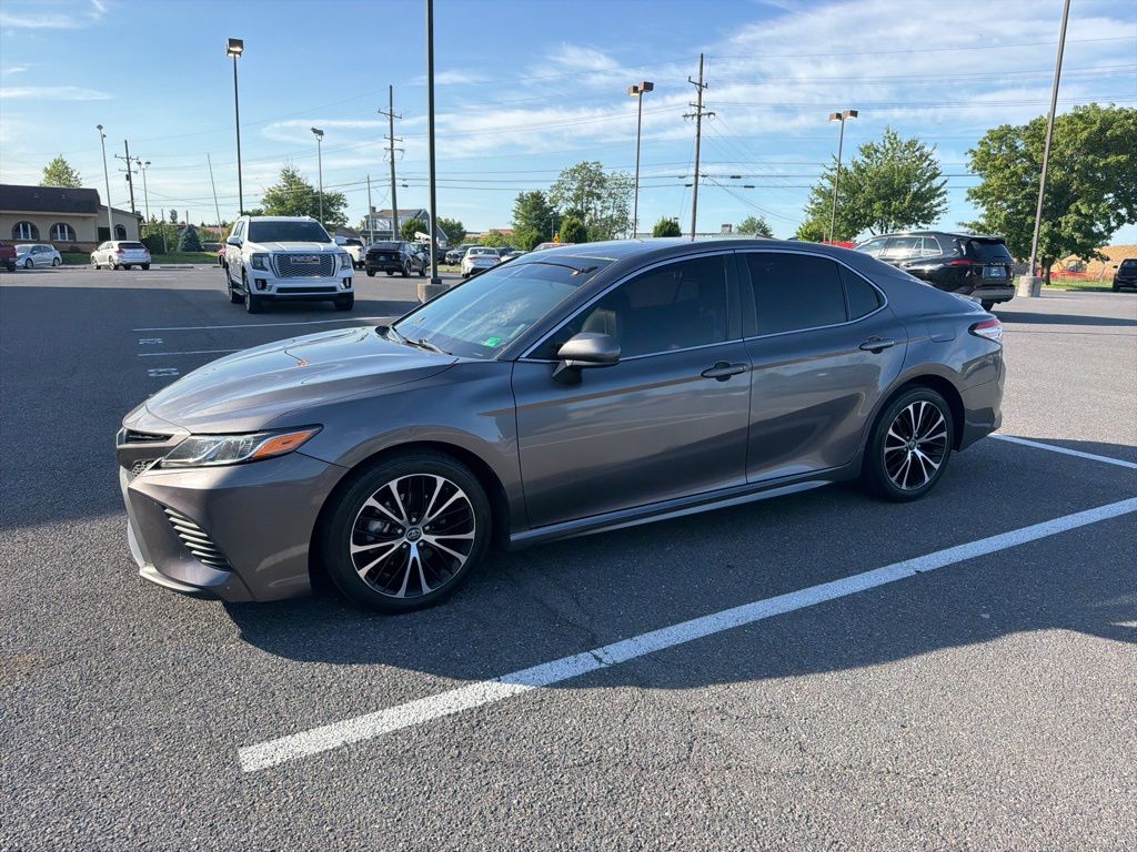 2019 Toyota Camry 2.5 Auto SE's photo