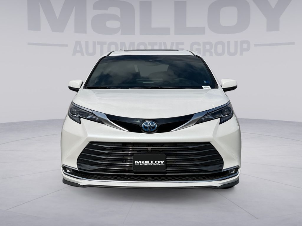 2025 Toyota Sienna 8