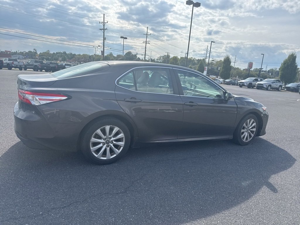 2018 Toyota Camry LE photo 2