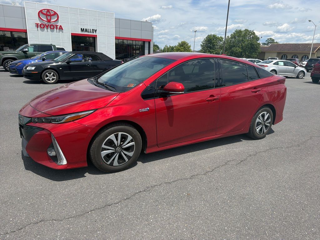 2017 Toyota Prius Prime Advanced's photo