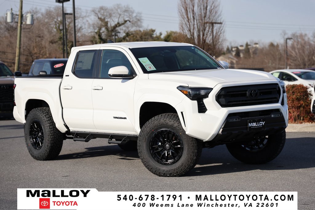 2025 Toyota Tacoma SR5's photo