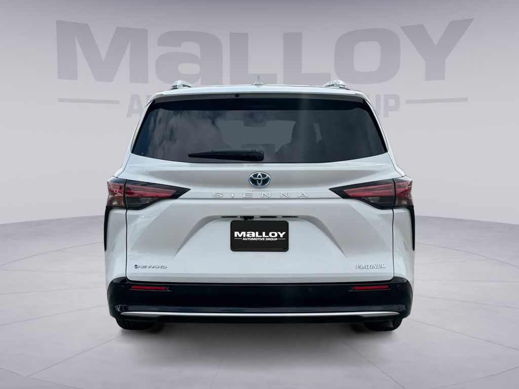 2025 Toyota Sienna 4