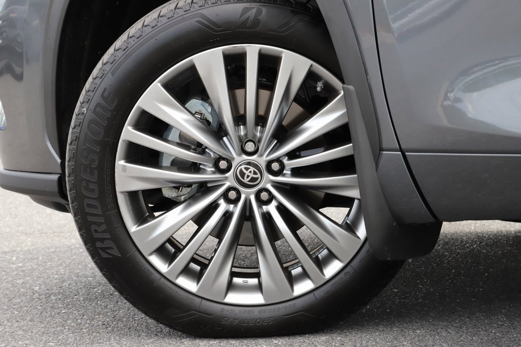 2024 Toyota Highlander Platinum photo 2