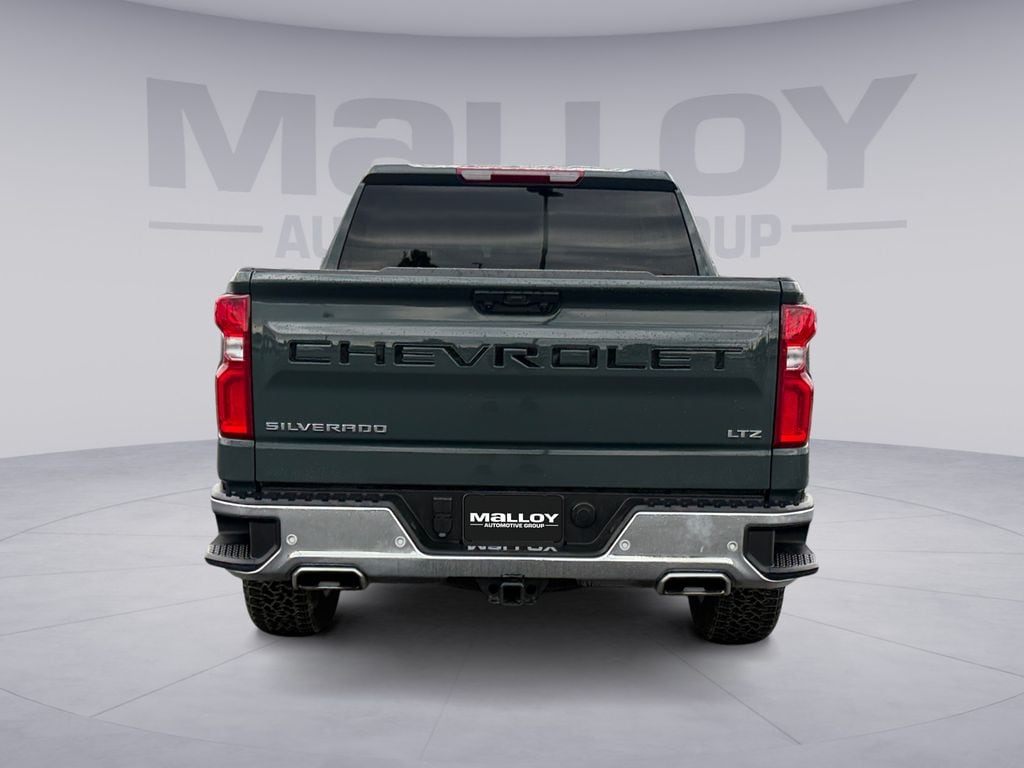 View vehicle photo 4