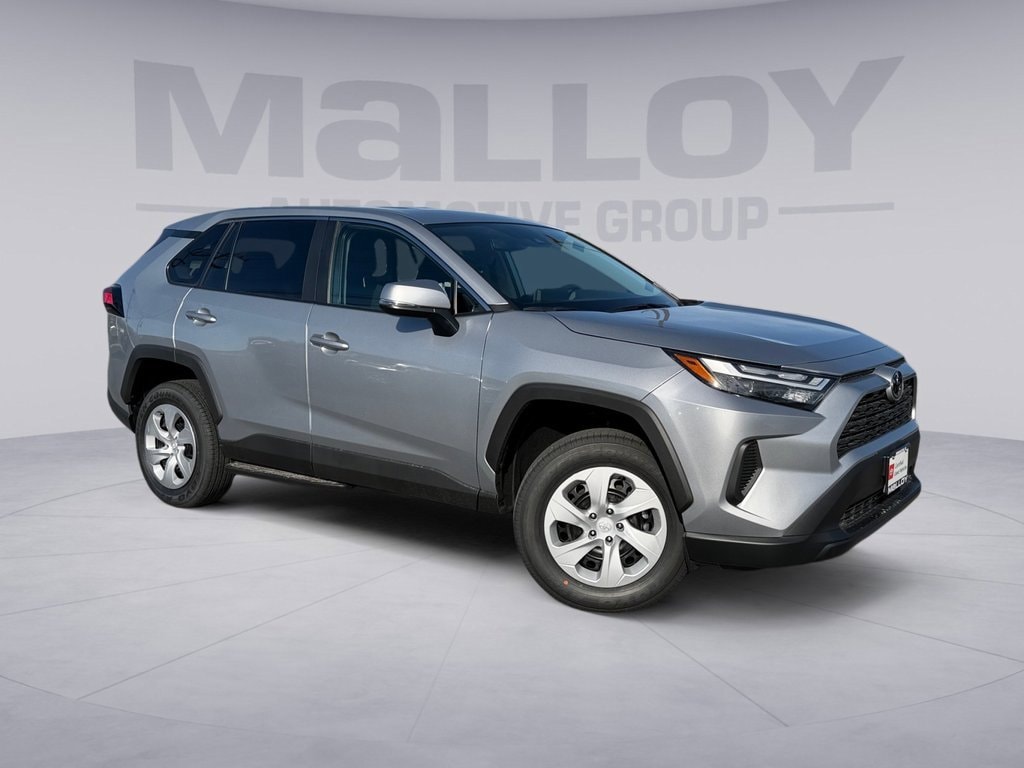 2025 Toyota RAV4 LE's photo