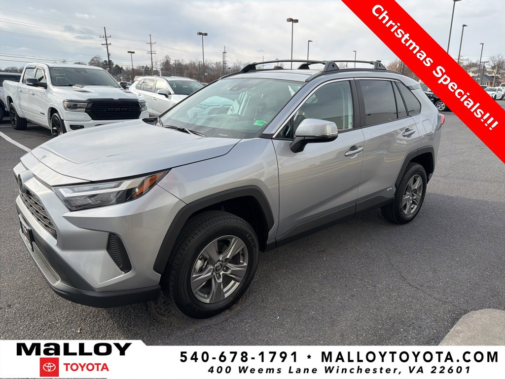2025 Toyota RAV4 XLE's photo