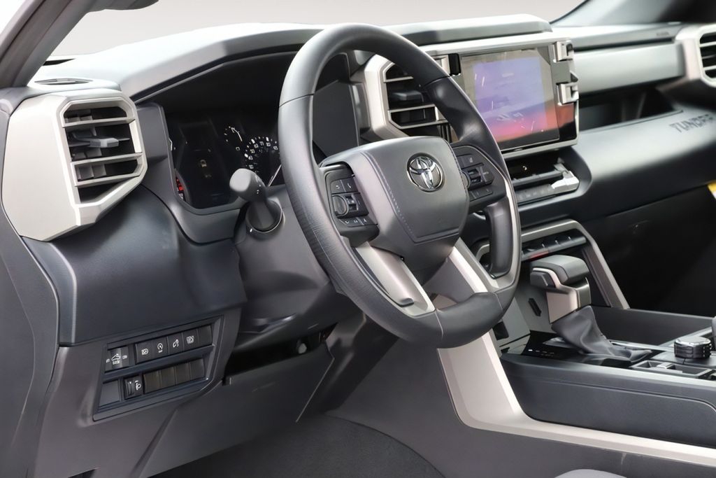 2025 Toyota Tundra SR5 - Photo 15