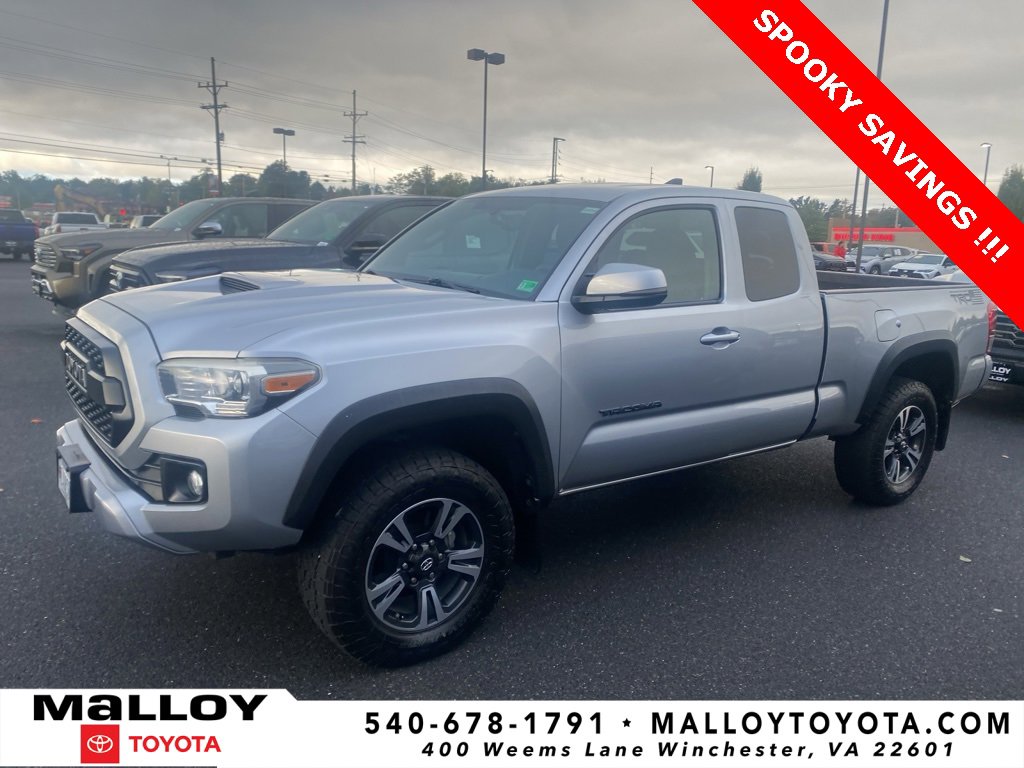 2017 Toyota Tacoma TRD Sport photo 2