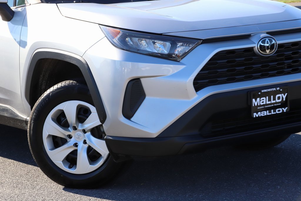 2021 Toyota RAV4 LE photo 3