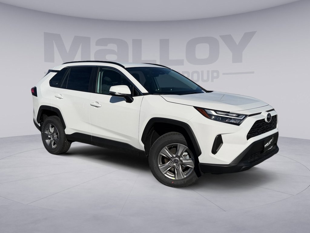 2025 Toyota RAV4 XLE's photo