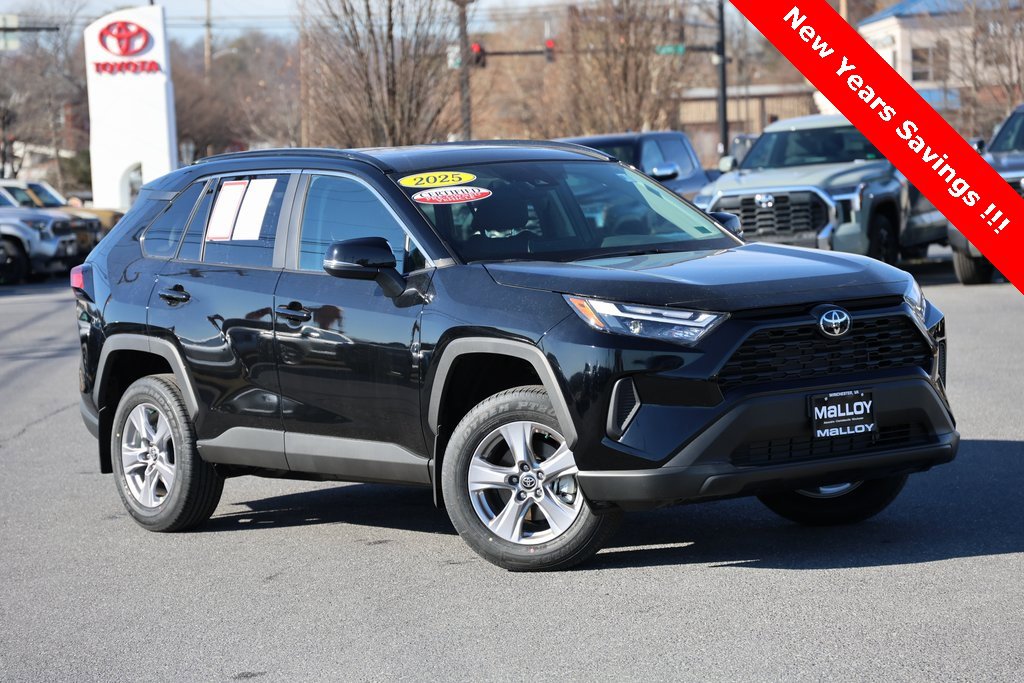 2025 Toyota RAV4 XLE's photo