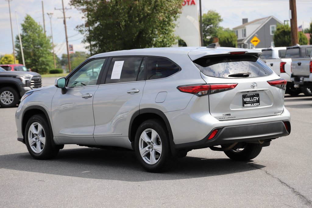 2023 Toyota Highlander LE photo 2
