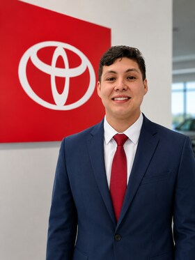 Staff member Andrew Viera from ID_326ba81e3c3f