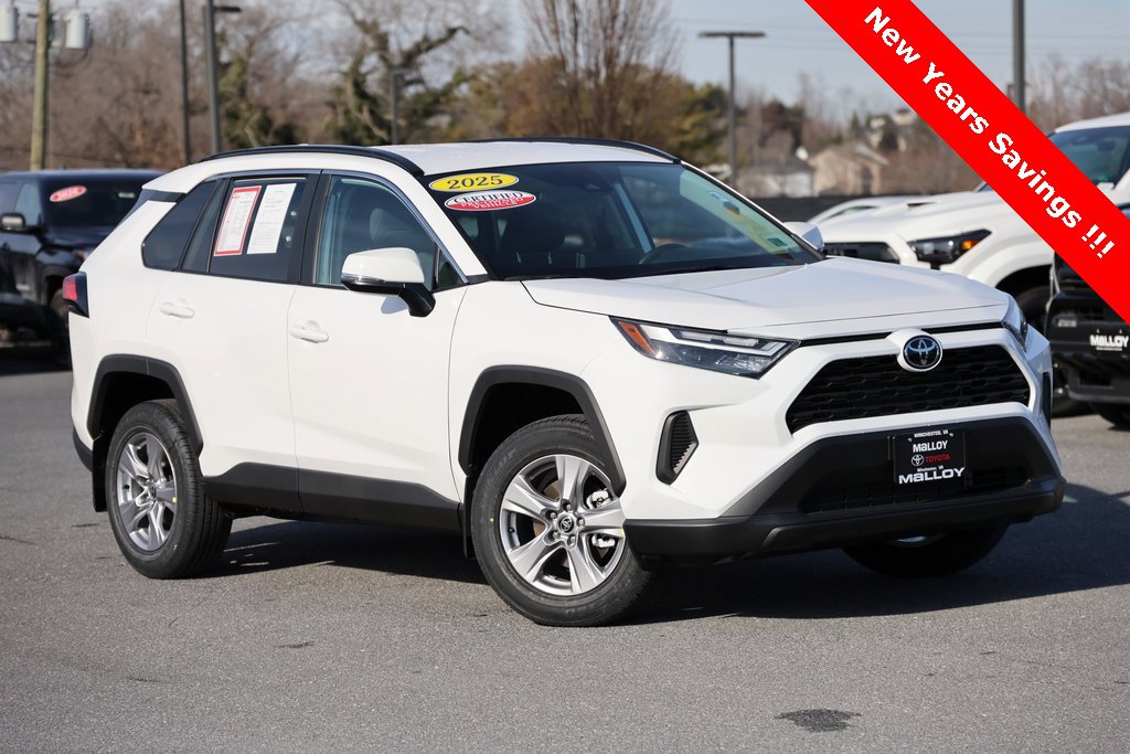 2025 Toyota RAV4 XLE's photo