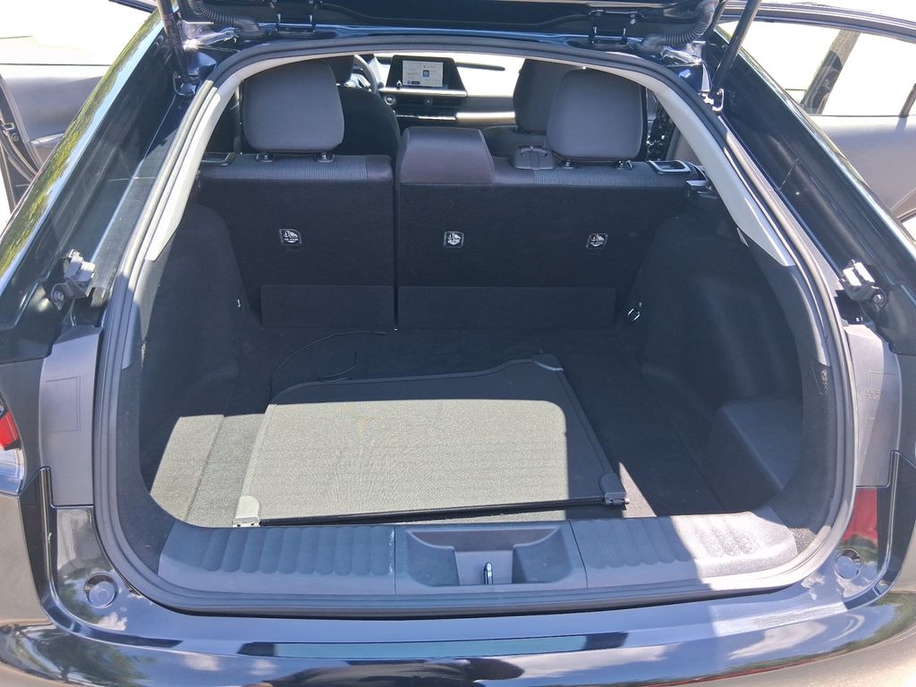 2025 Toyota Prius LE - Photo 19