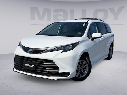 2025 Toyota Sienna LE 8 Passenger Van Passenger Van