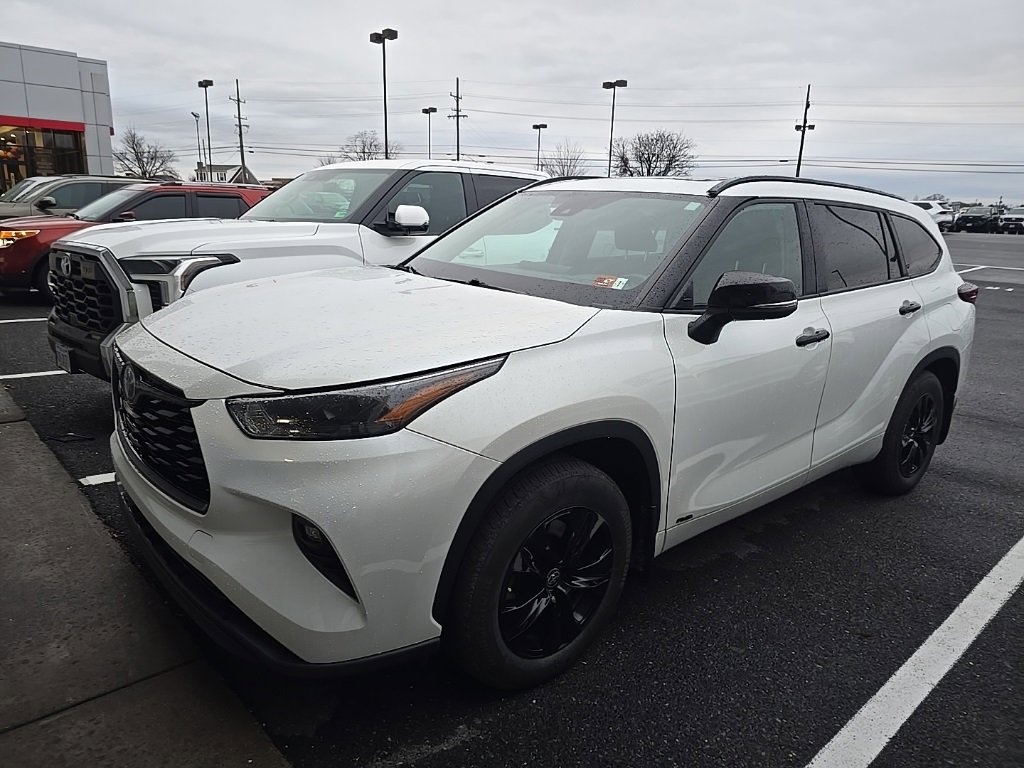 2024 Toyota Highlander XLE Nightshade's photo