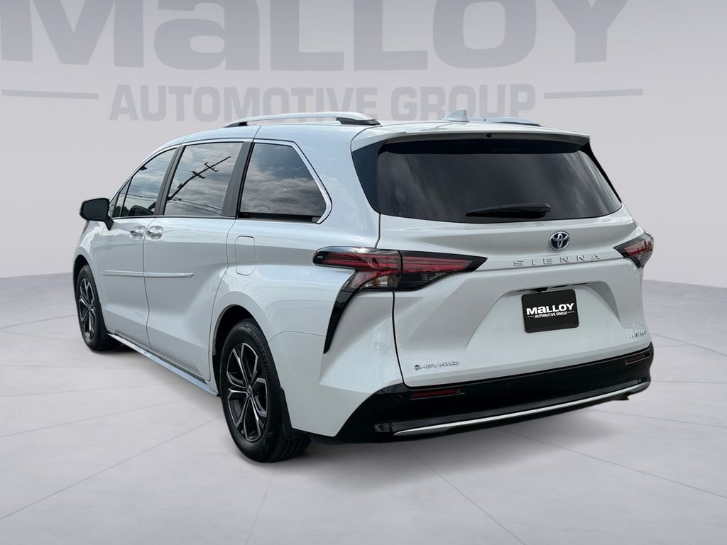 2025 Toyota Sienna 3